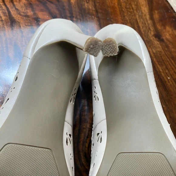 Gently Used Lauren Conrad pumps size 8 - Picture 2 of 10